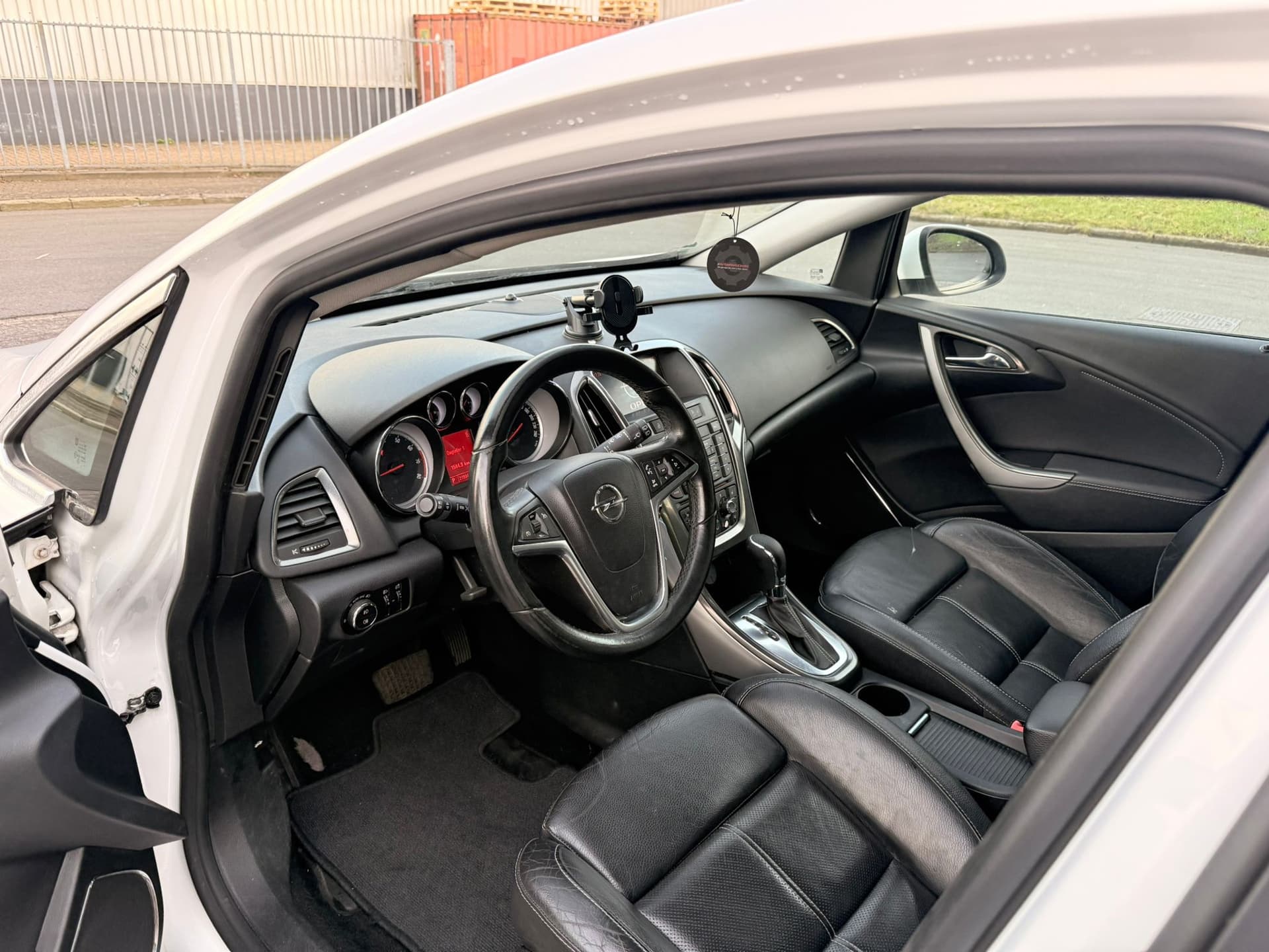 Opel Astra 1.4 Turbo Cosmo 5 deurs trekhaak 2011 foto 10