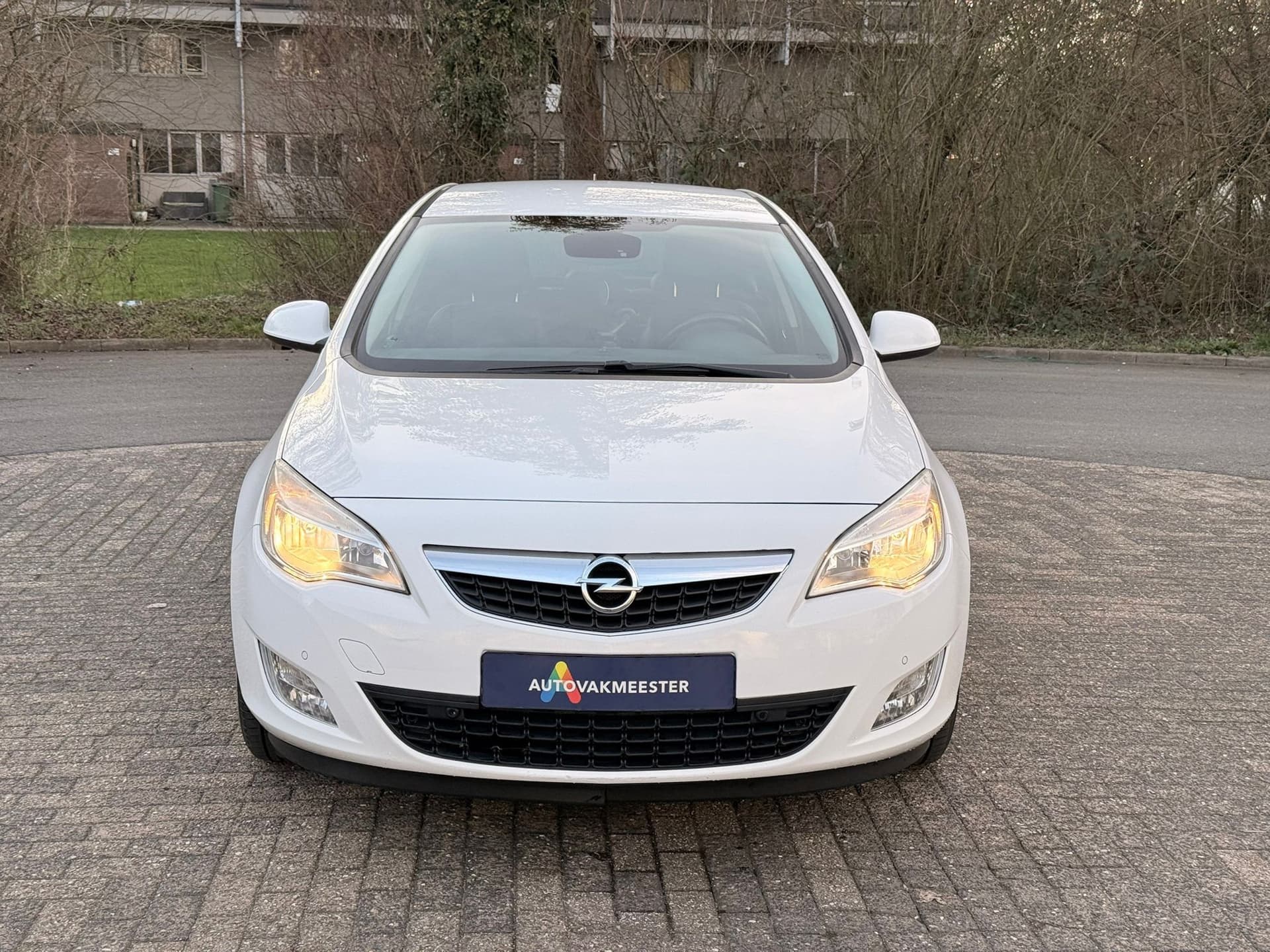 Opel Astra 1.4 Turbo Cosmo 5 deurs trekhaak 2011 foto 2