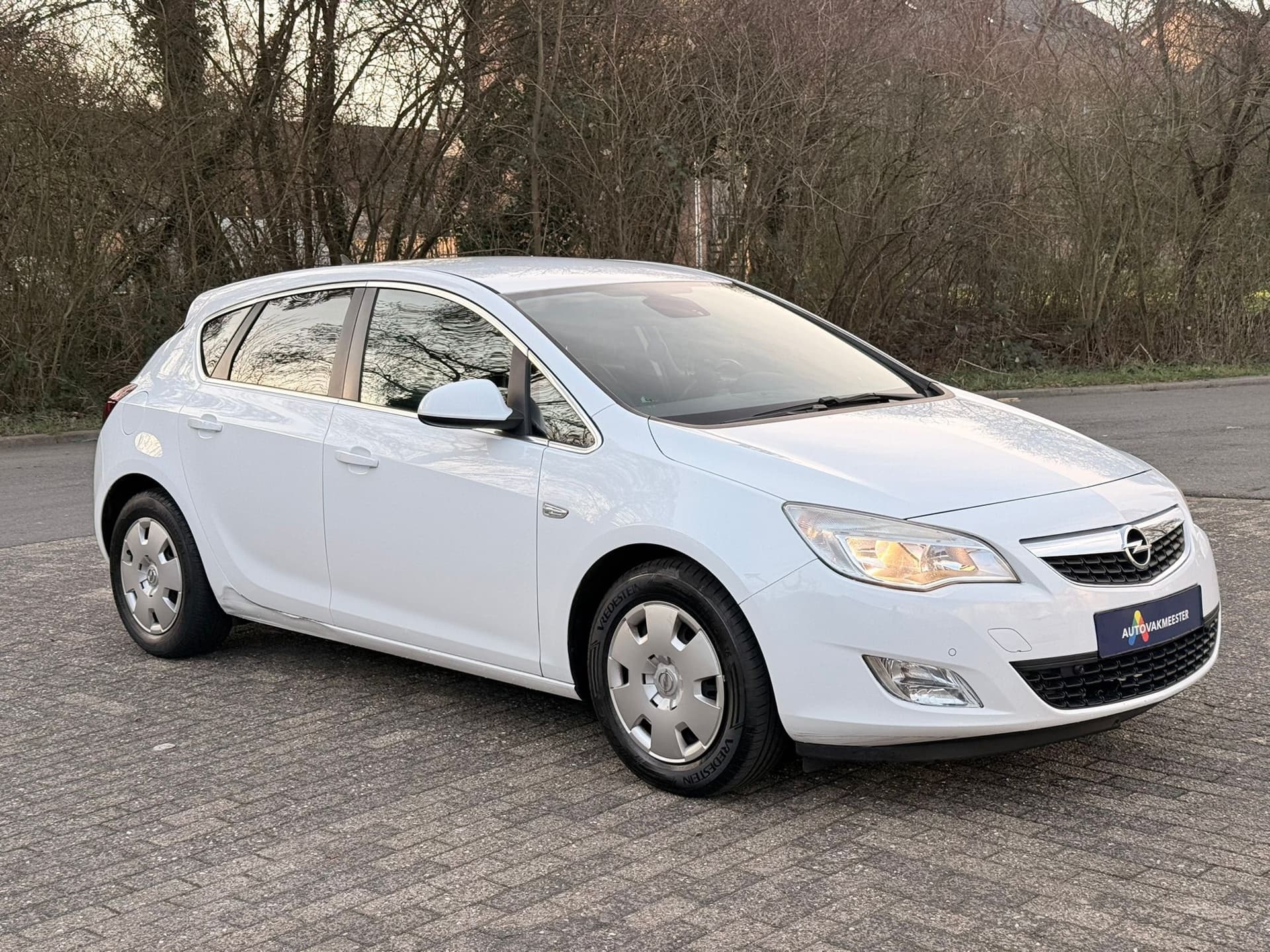 Opel Astra 1.4 Turbo Cosmo 5 deurs trekhaak 2011 foto 3
