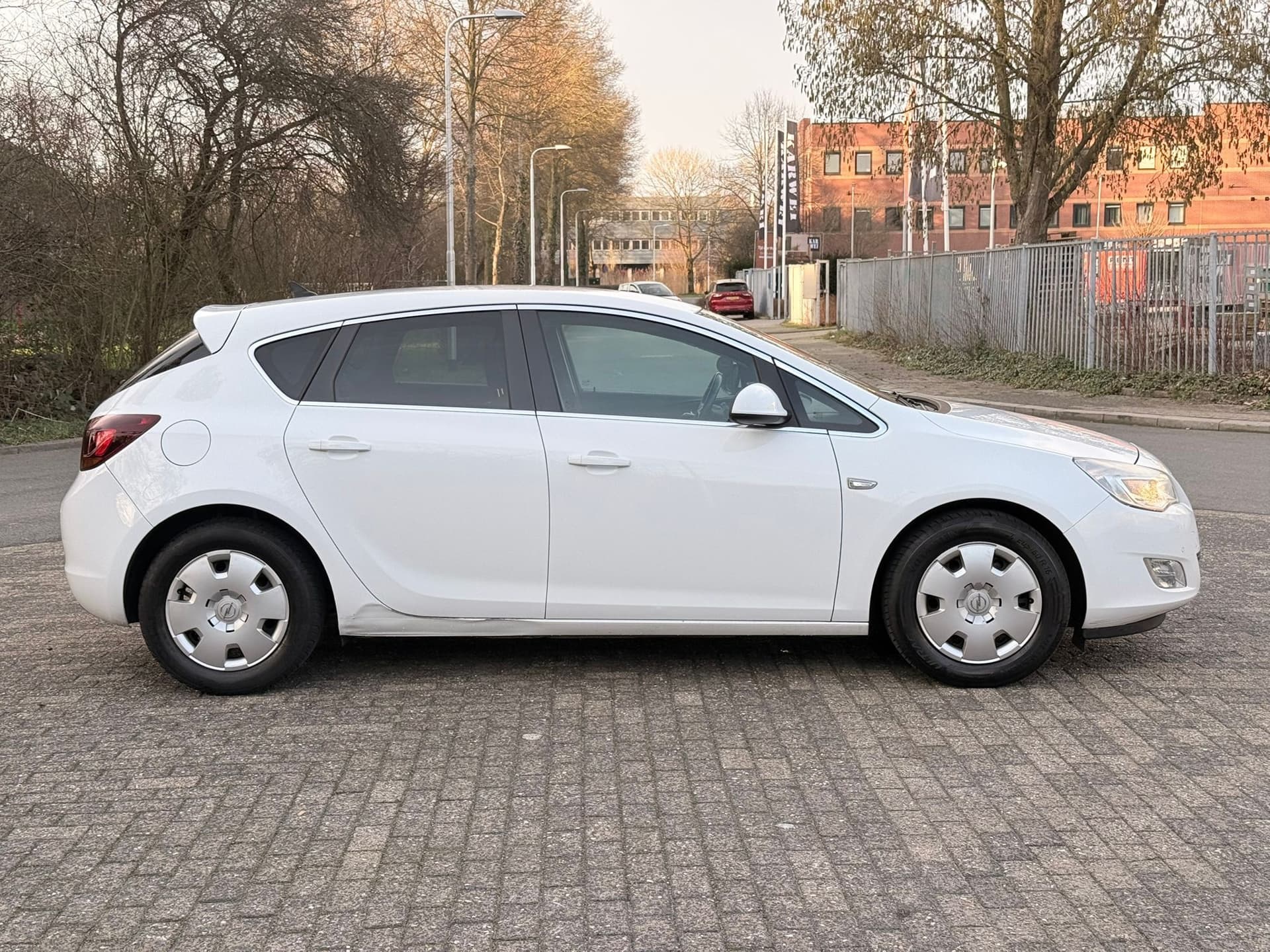 Opel Astra 1.4 Turbo Cosmo 5 deurs trekhaak 2011 foto 4