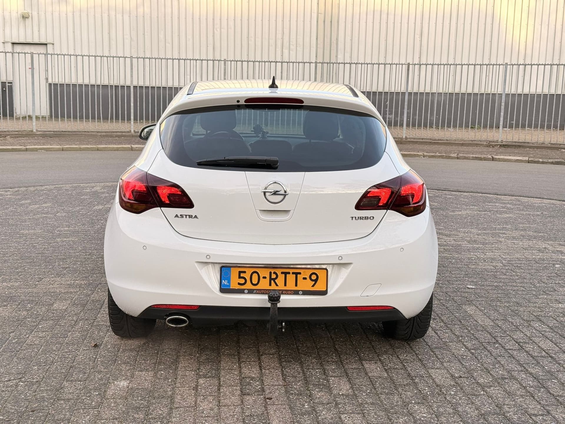 Opel Astra 1.4 Turbo Cosmo 5 deurs trekhaak 2011 foto 6
