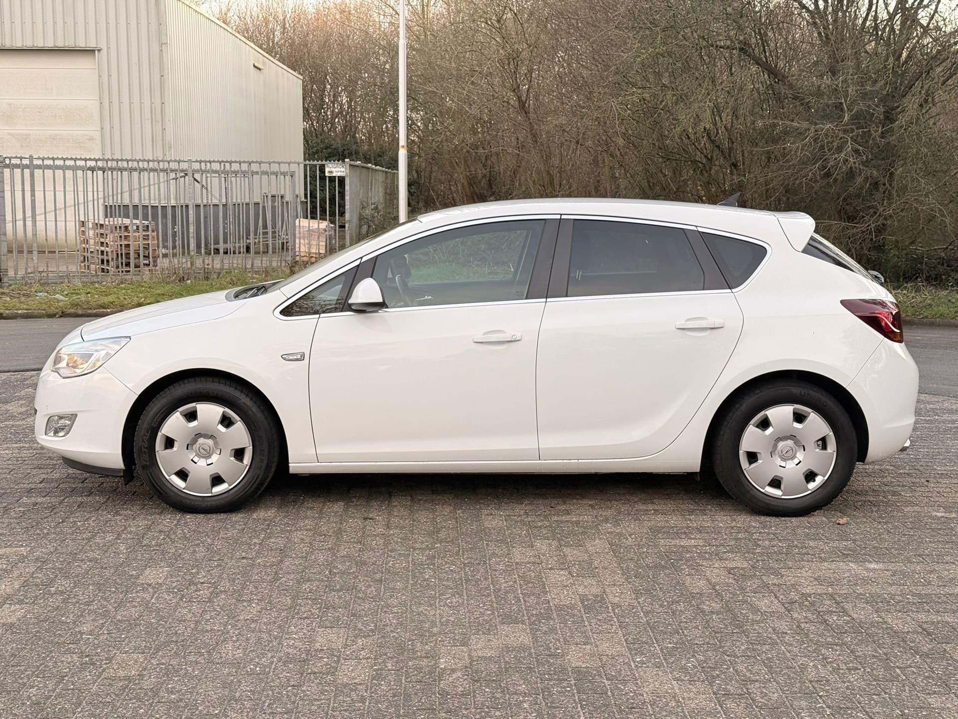 Opel Astra 1.4 Turbo Cosmo 5 deurs trekhaak 2011 foto 8