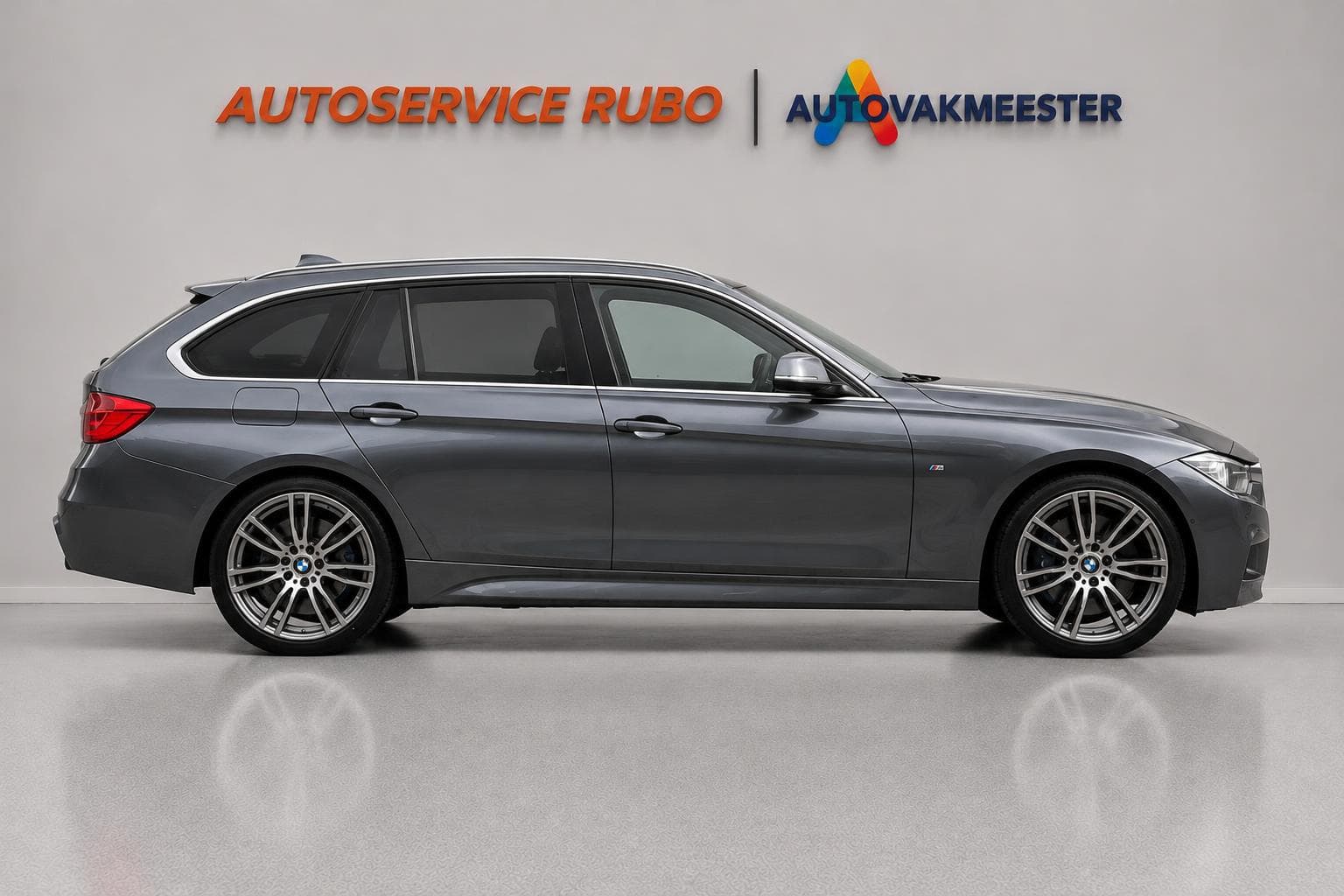 BMW 3 Serie Touring 335i High Executive 2014 foto 2