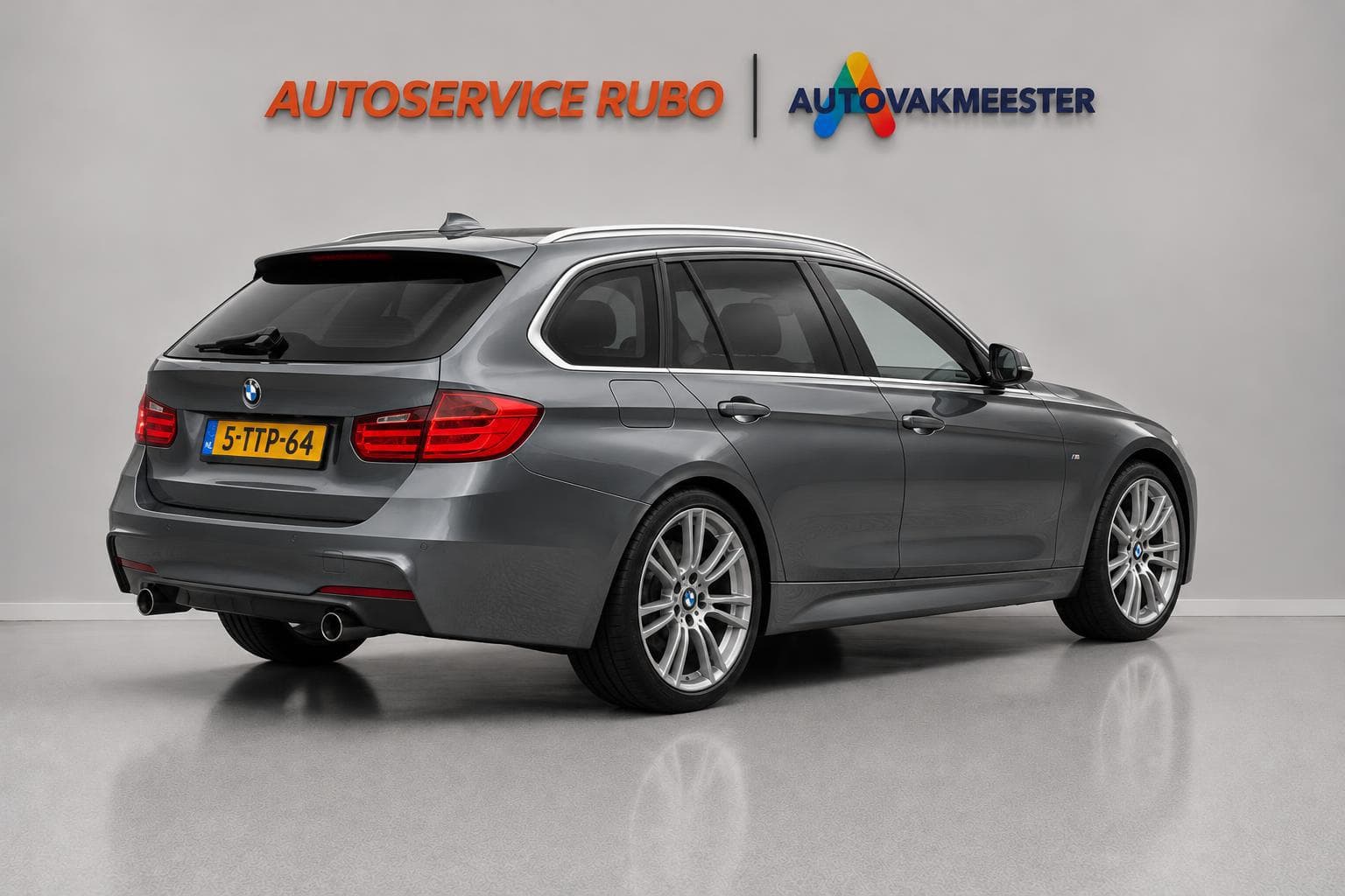 BMW 3 Serie Touring 335i High Executive 2014 foto 3