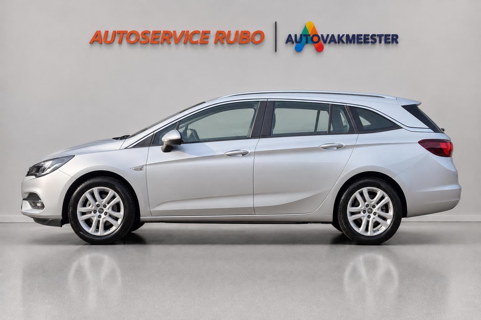 Opel Astra Sports Tourer 1.2 Launch Edition 2020 foto 2